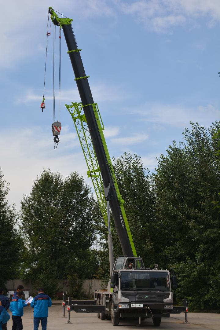Zoomlion 25-ton crane